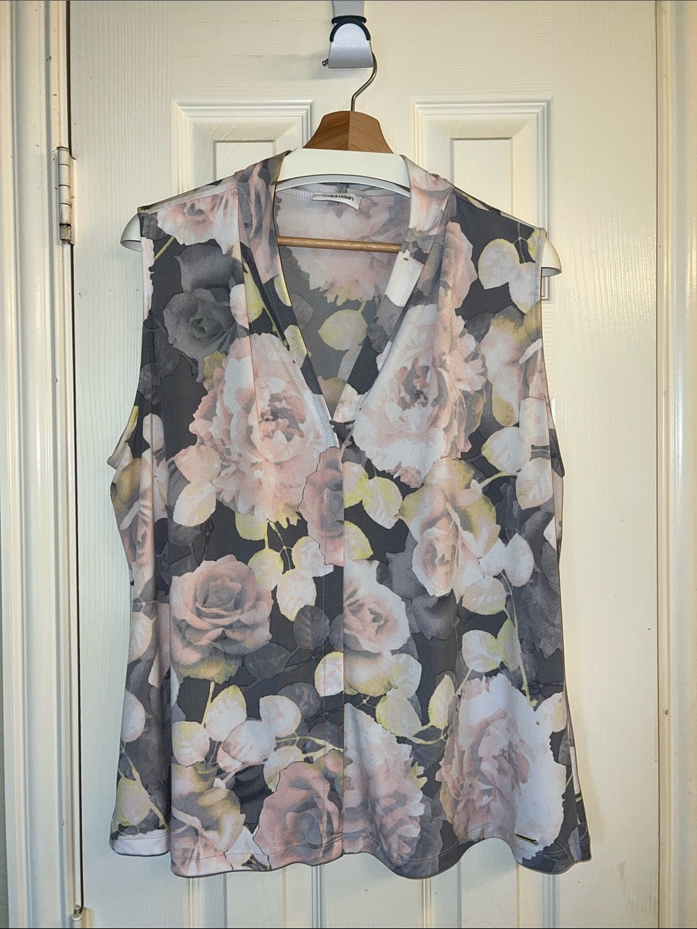 Calvin Klein Sleeveless Floral V-Neck Camisole - Pink & Gray XL